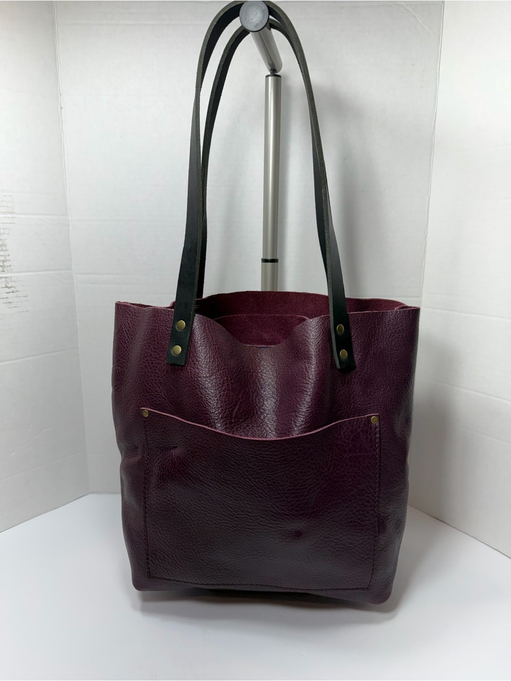 PORTLAND LEATHER Purple Leather Tote Bag With Black Straps And Exterior Pockets
